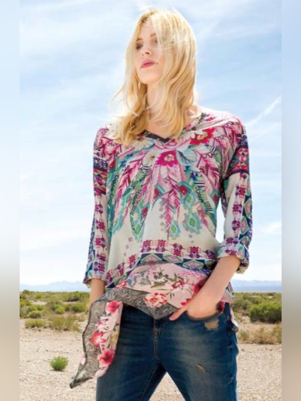 Johnny Was Tribeca Tunic
V Neck
Flowers Feathers
Cotton
Asymmetrical Hem
$220